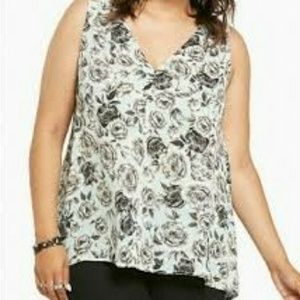 Cute floral plus size Torrid top!